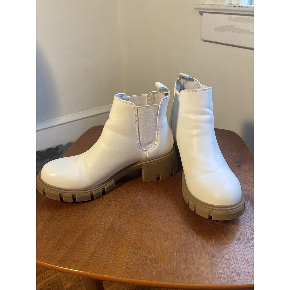 9.5 Steve Madden Howler white platform Chelsea tan lug Rubber sole Go-Go Boots